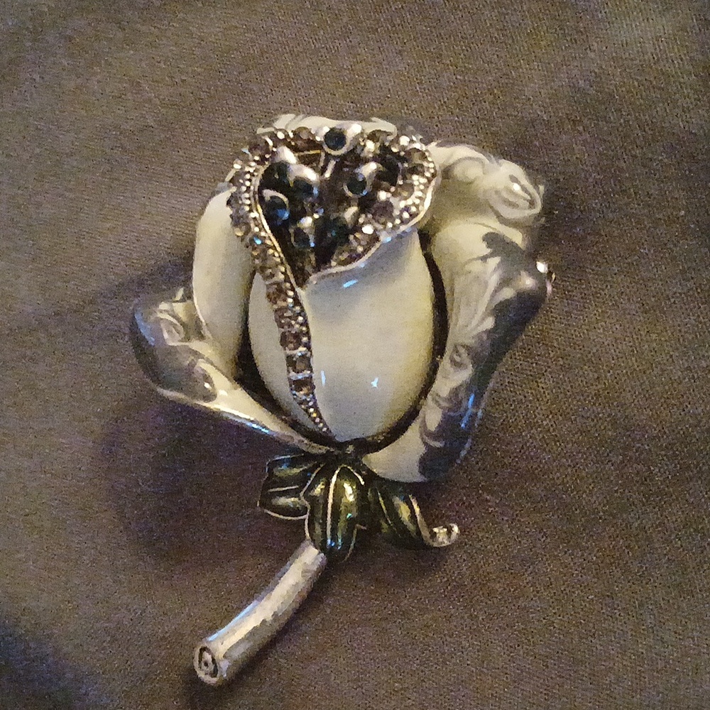 Brooch - Picture 3 of 3